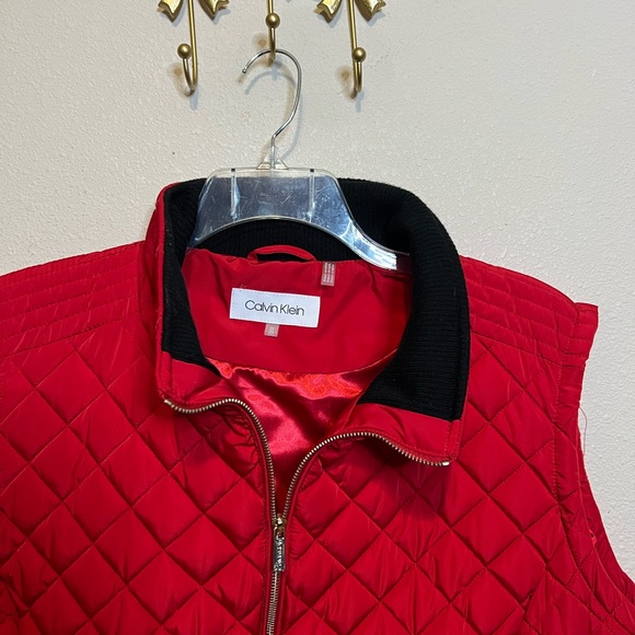 Calvin Klein Red Quilted Vest with black accented sides. Gold zipper. Size 3X - Picture 2 of 5